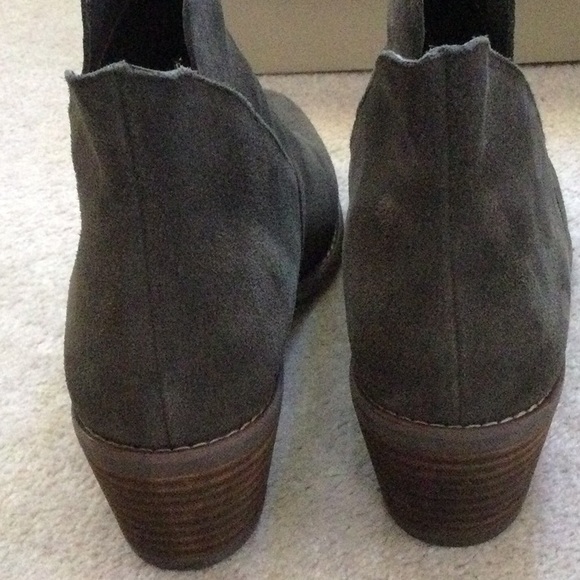 NIB Me Too Zest Bootie in Moss Suede - Picture 6 of 8